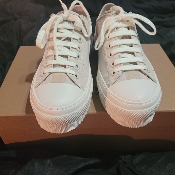 BURBERRY SNEAKERS - Picture 6 of 6